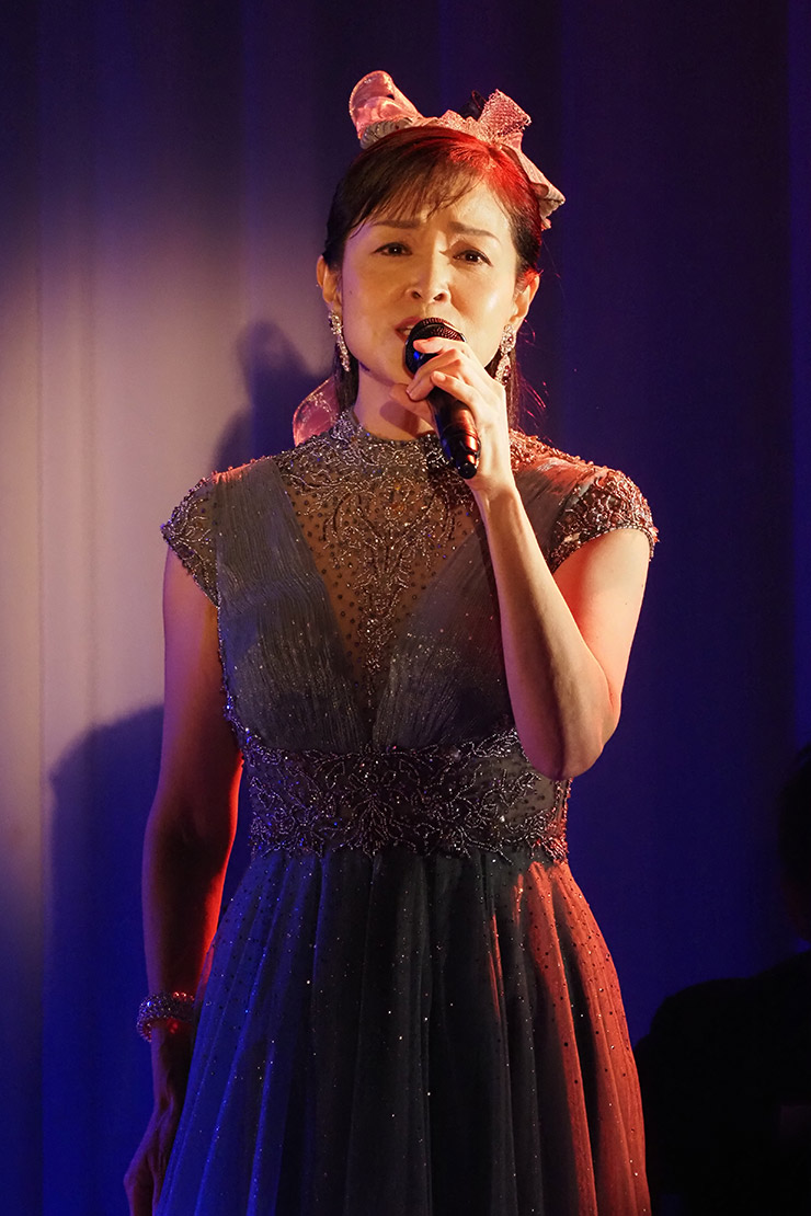石原詢子