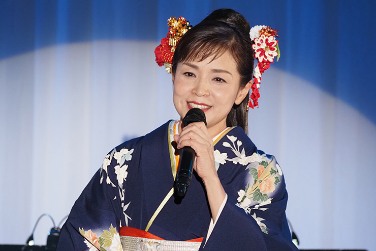 石原詢子