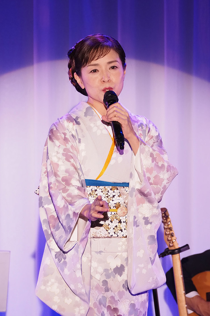 石原詢子