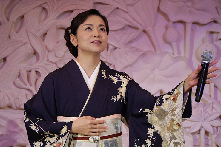 石原詢子