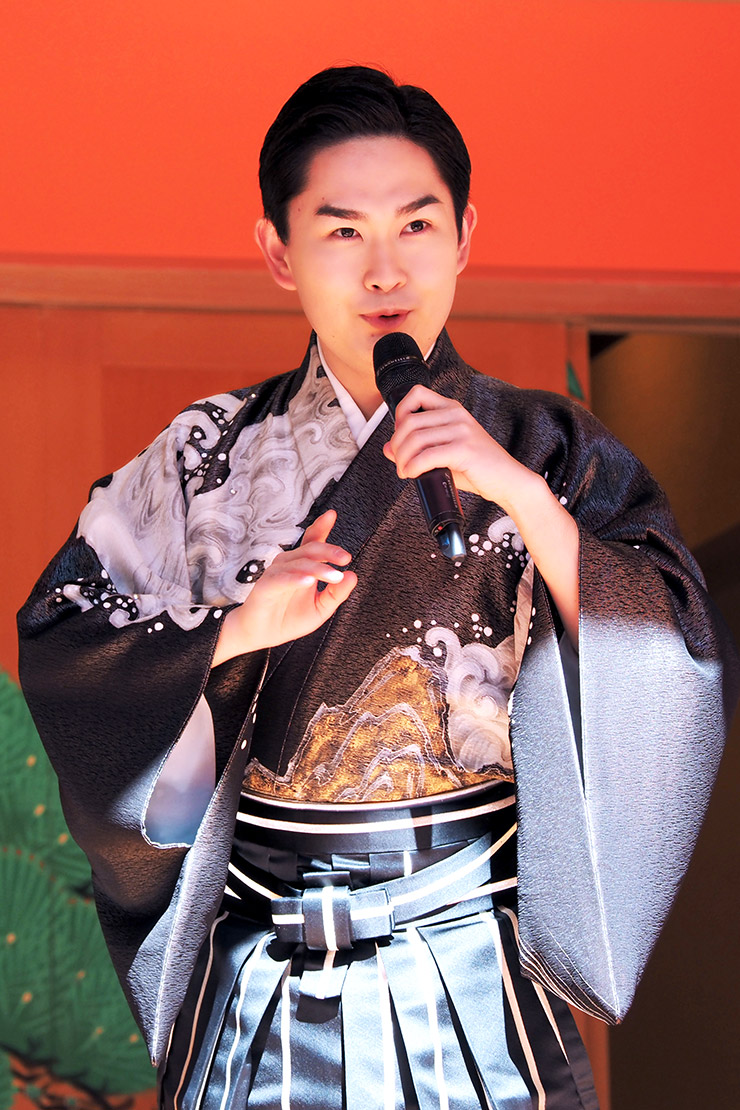 彩青
