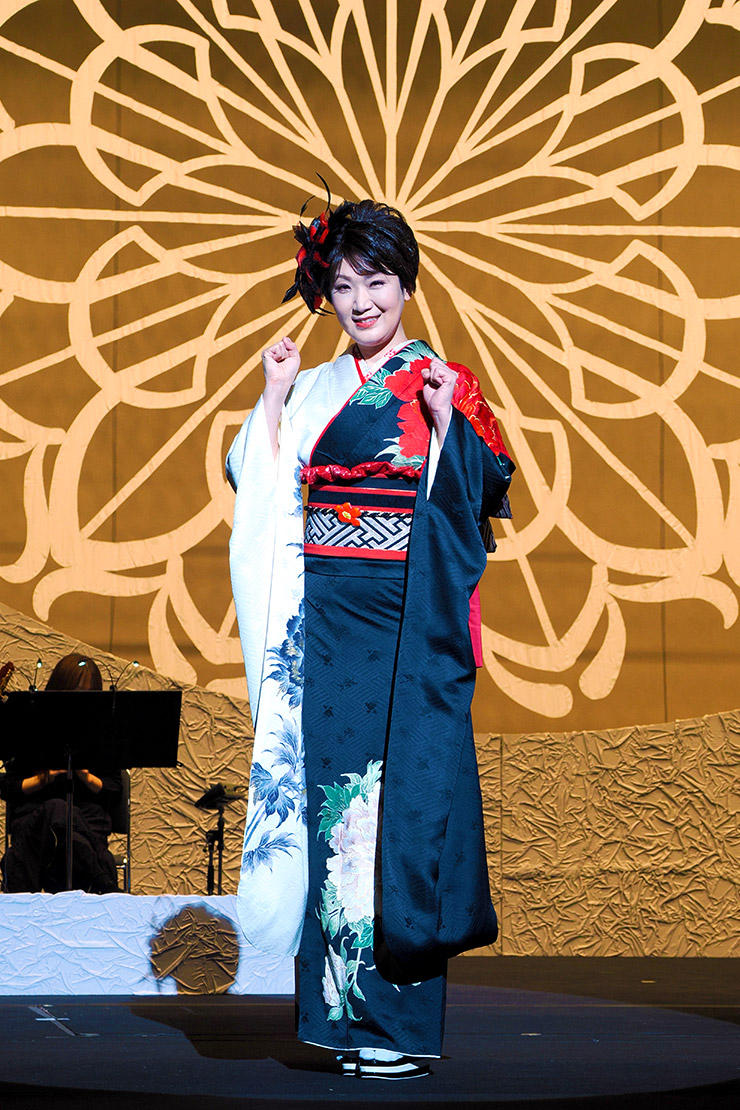 市川由紀乃