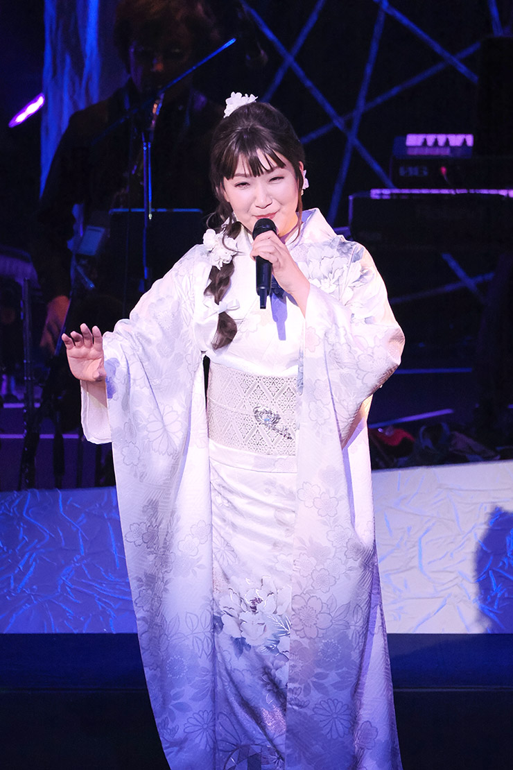 市川由紀乃