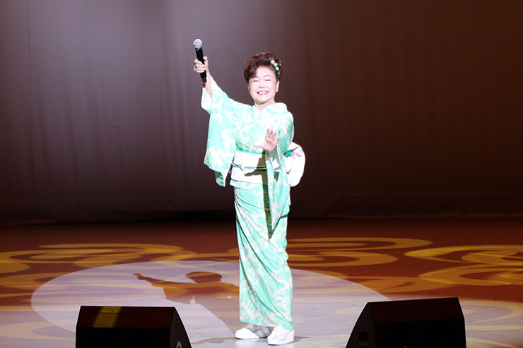 中村美律子