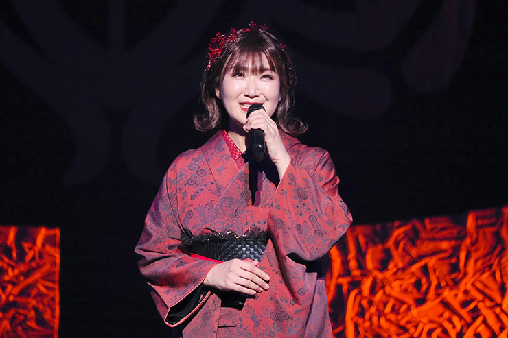 市川由紀乃
