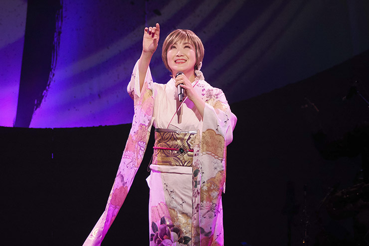 市川由紀乃