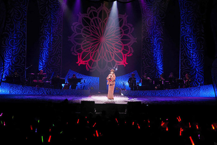 市川由紀乃