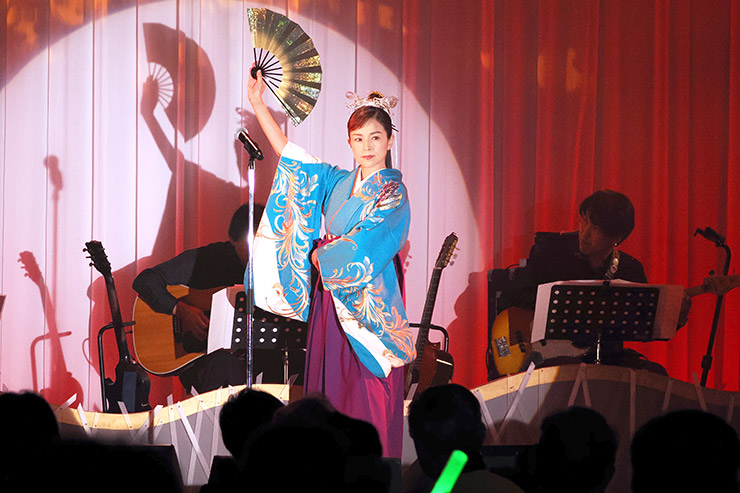 石原詢子