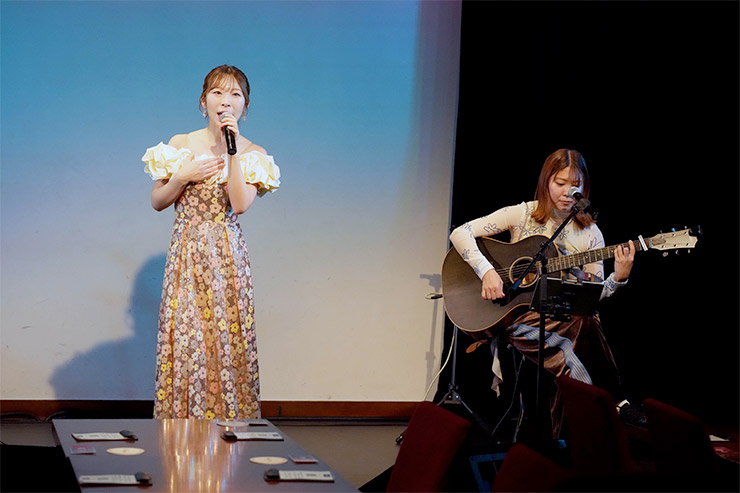 岩佐美咲・山崎あおい