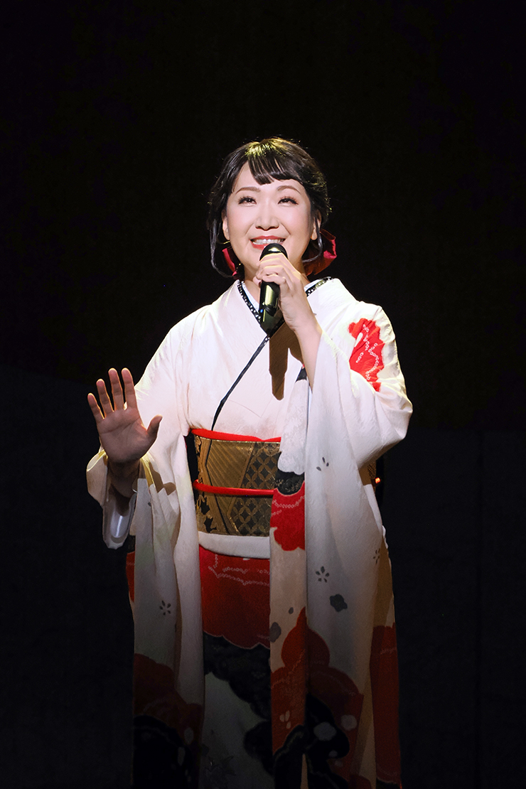 市川由紀乃