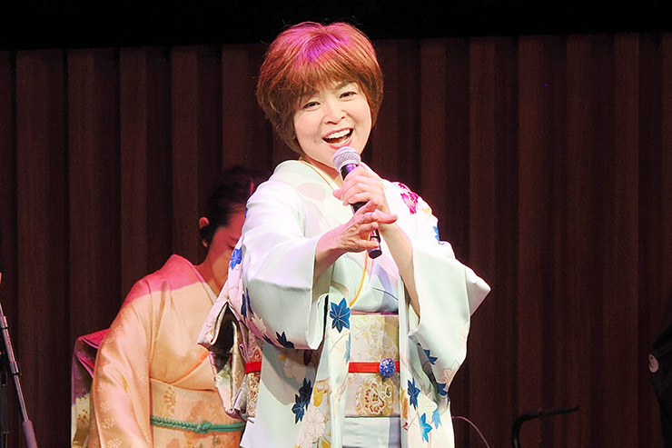 石原詢子
