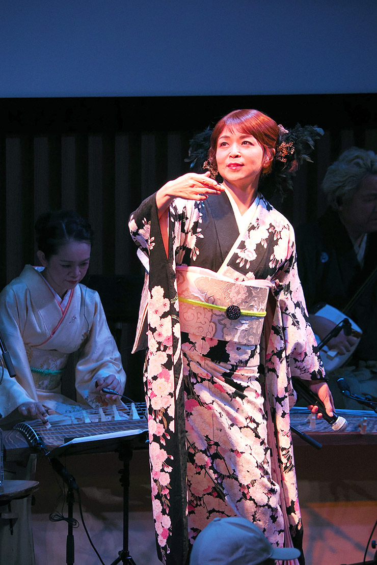 石原詢子