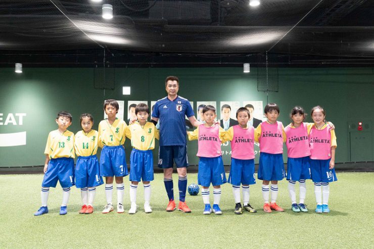 山川豊が 山川の日 にスポーツチャレンジシリーズで サッカー に初挑戦 １カ月間で４ 減に成功