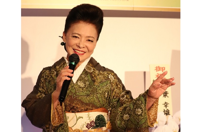 遅咲きでも きっと花は咲く 亡き夫の言葉を胸に 松前ひろ子が50周年記念曲 夫婦鶴 を熱唱 遅咲きでも きっと花は咲く 亡き夫の言葉を胸に 松前ひろ子が50周年記念曲 夫婦鶴 を熱唱