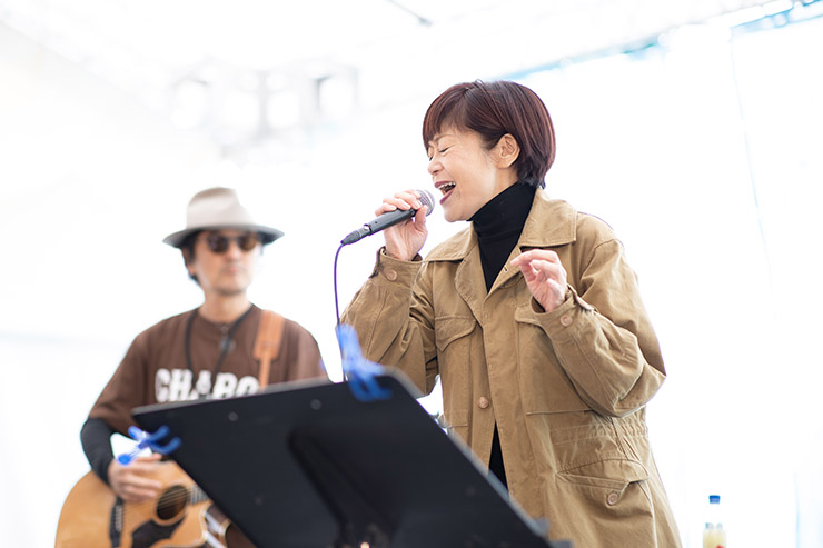 演歌歌手の神野美伽が野外型音楽フェス オハラ ブレイクに出演 ロック界のレジェンド 仲井戸 Chabo 麗市の誕生日を祝い The Collectorsの古市コータロー Heatwaveの山口洋と共演