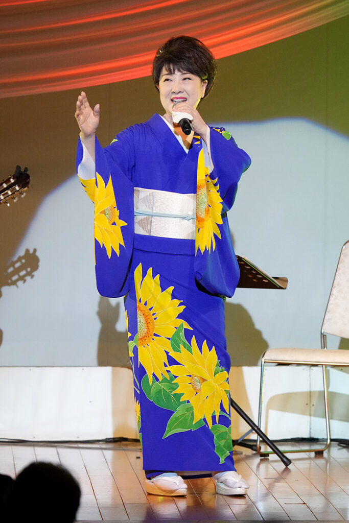 川中美幸と桜ちかこが埼玉・むさしの村で初のジョイントコンサートを開催 フィナーレでは2人で『二輪草』のデュエットも披露！