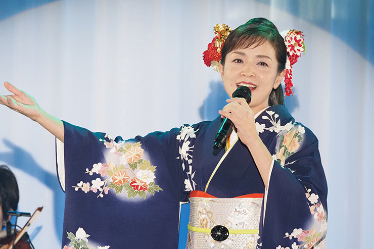 石原詢子