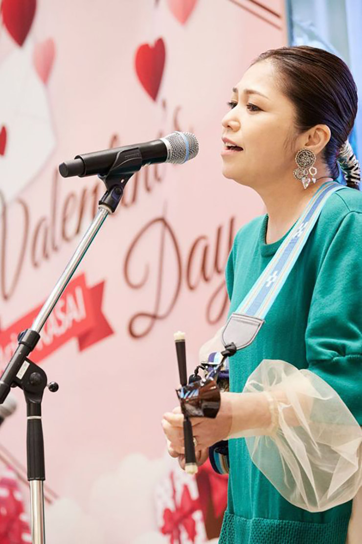 夏川りみ、東京・アリオ葛西で新曲『詩、歌、唄』の発売イベントを開催！ ミニライブで全4曲披露＆全国モールライブツアーの開催発表