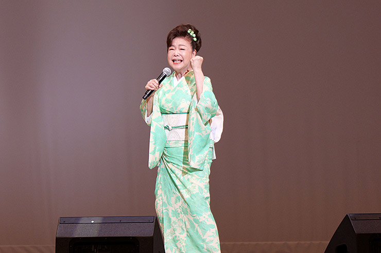 中村美律子