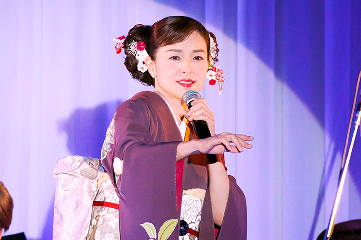 石原詢子