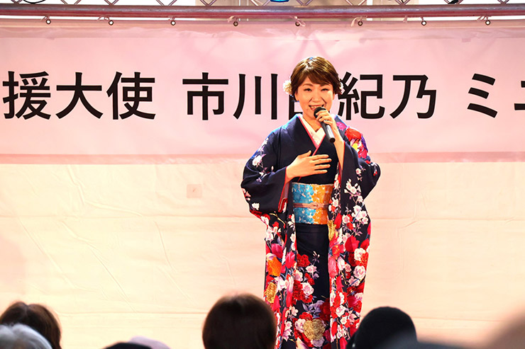市川由紀乃